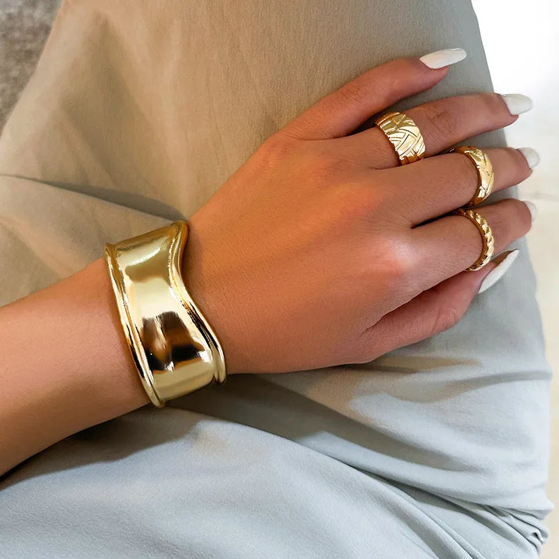 Opening Metal Bracelet